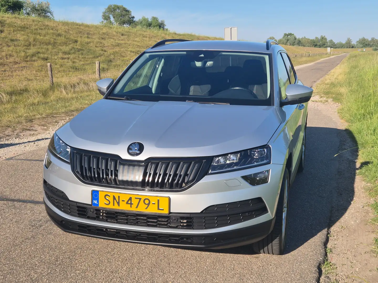 Skoda Karoq 1.5 TSI ACT St. Business Zilver - 1