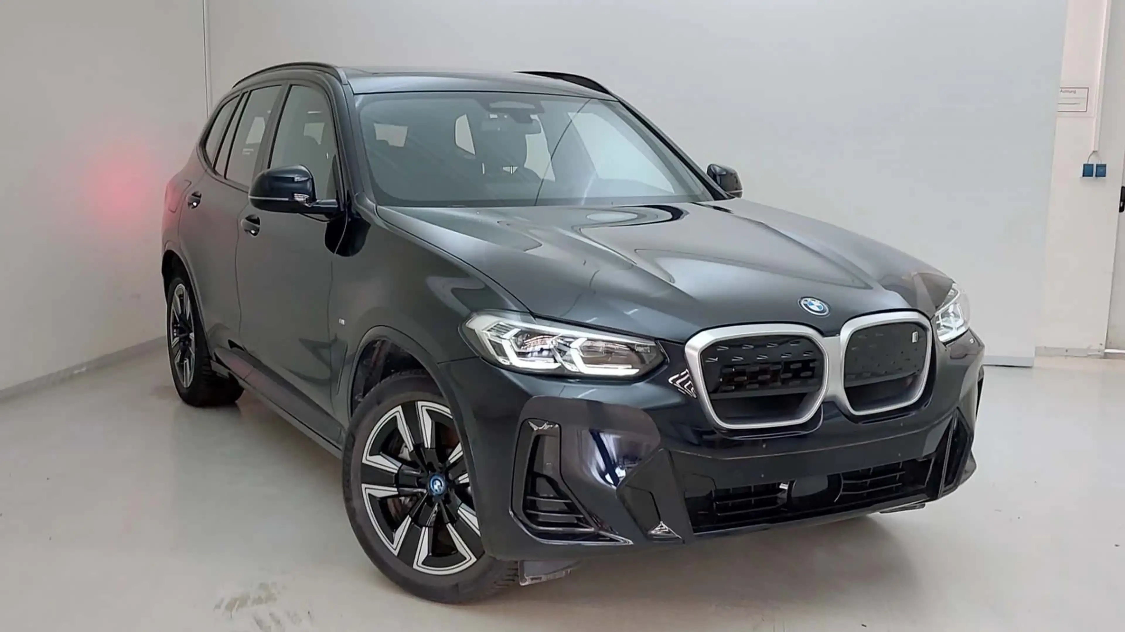BMW iX3 M SPORT AHK/RFK/PANO/ACC/MMRY/CARPLAY — photo 4
