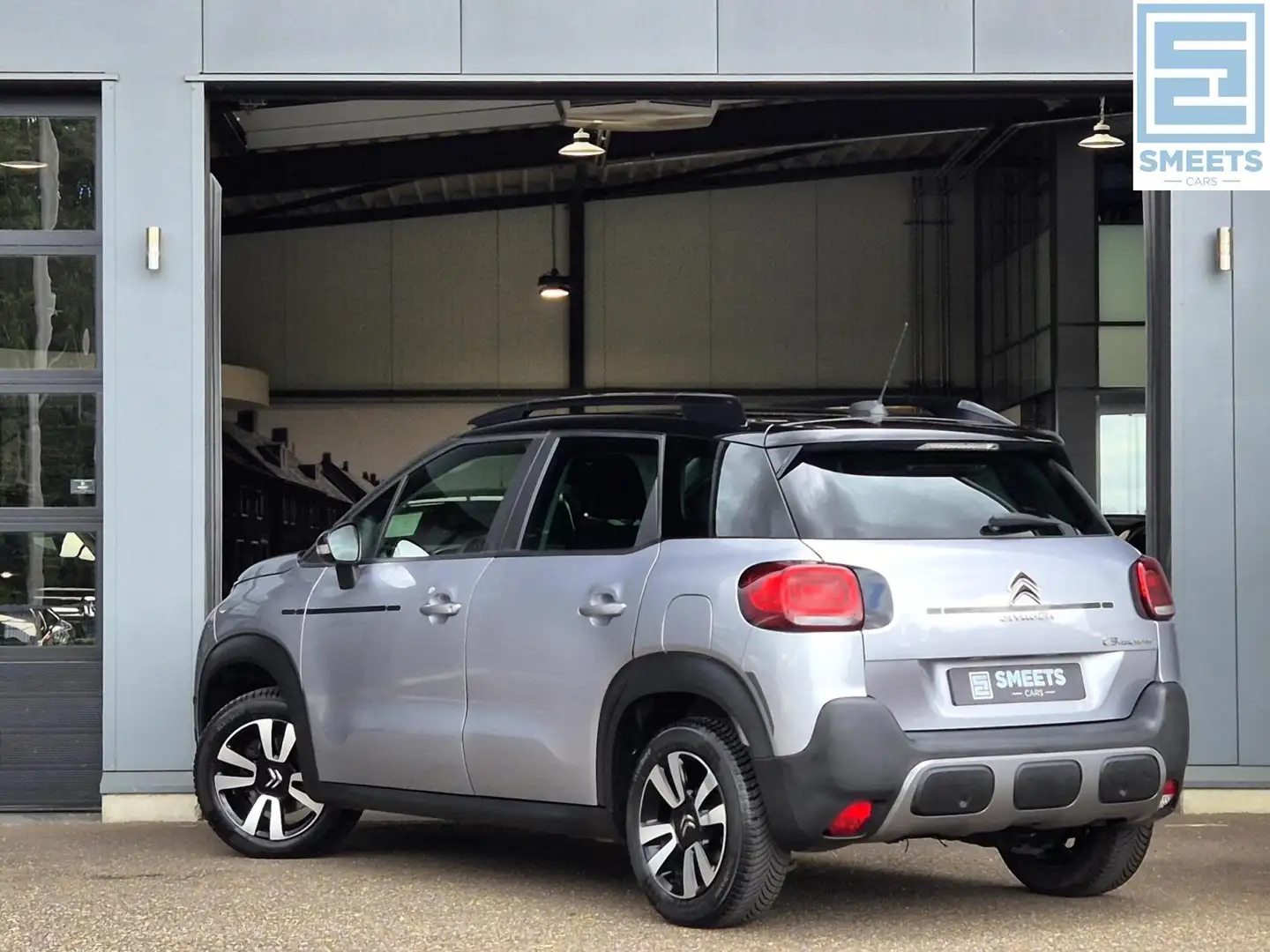 Citroen C3 Aircross 1.2 110PK Shine 1e Eig!|Navi|Clima|Carplay Grijs - 2