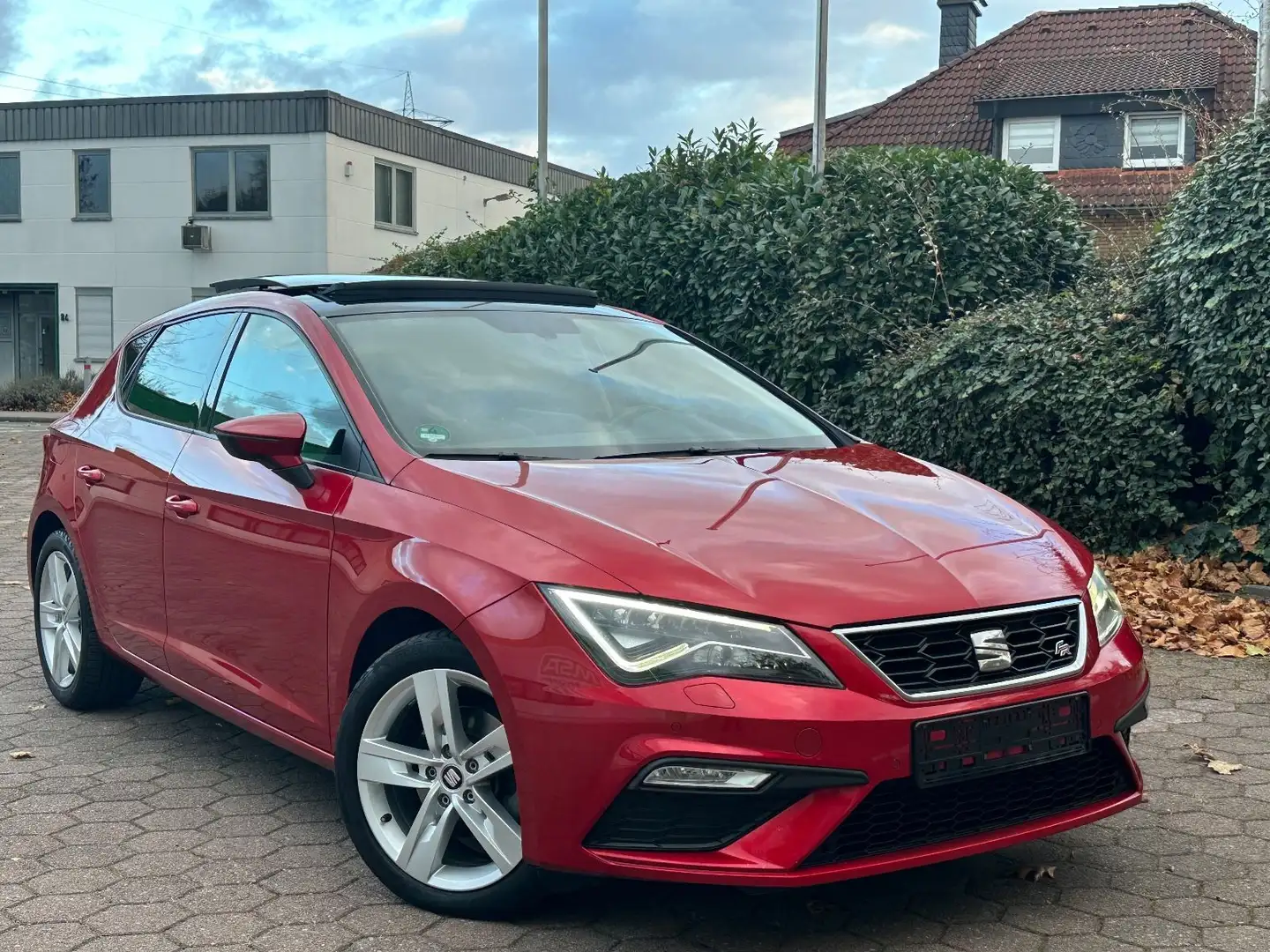 SEAT Leon FR*SPORT-STYLE*NAVI*PANO*84-TKM* Rot - 1