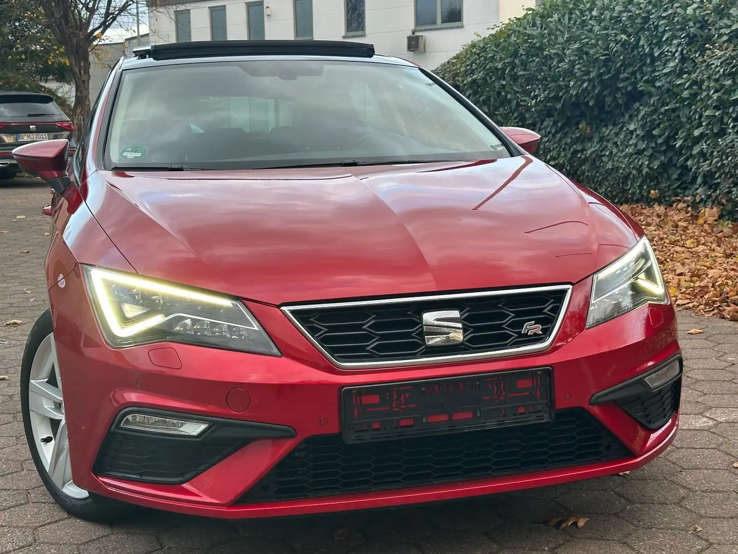 SEAT Leon FR*SPORT-STYLE*NAVI*PANO*84-TKM* Rot - 2