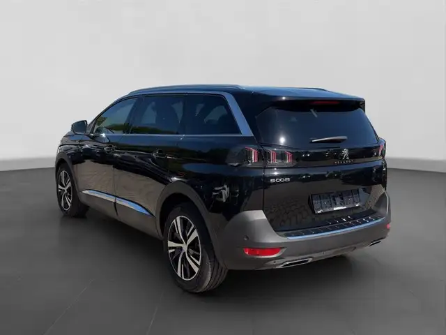 Peugeot 5008 view 3