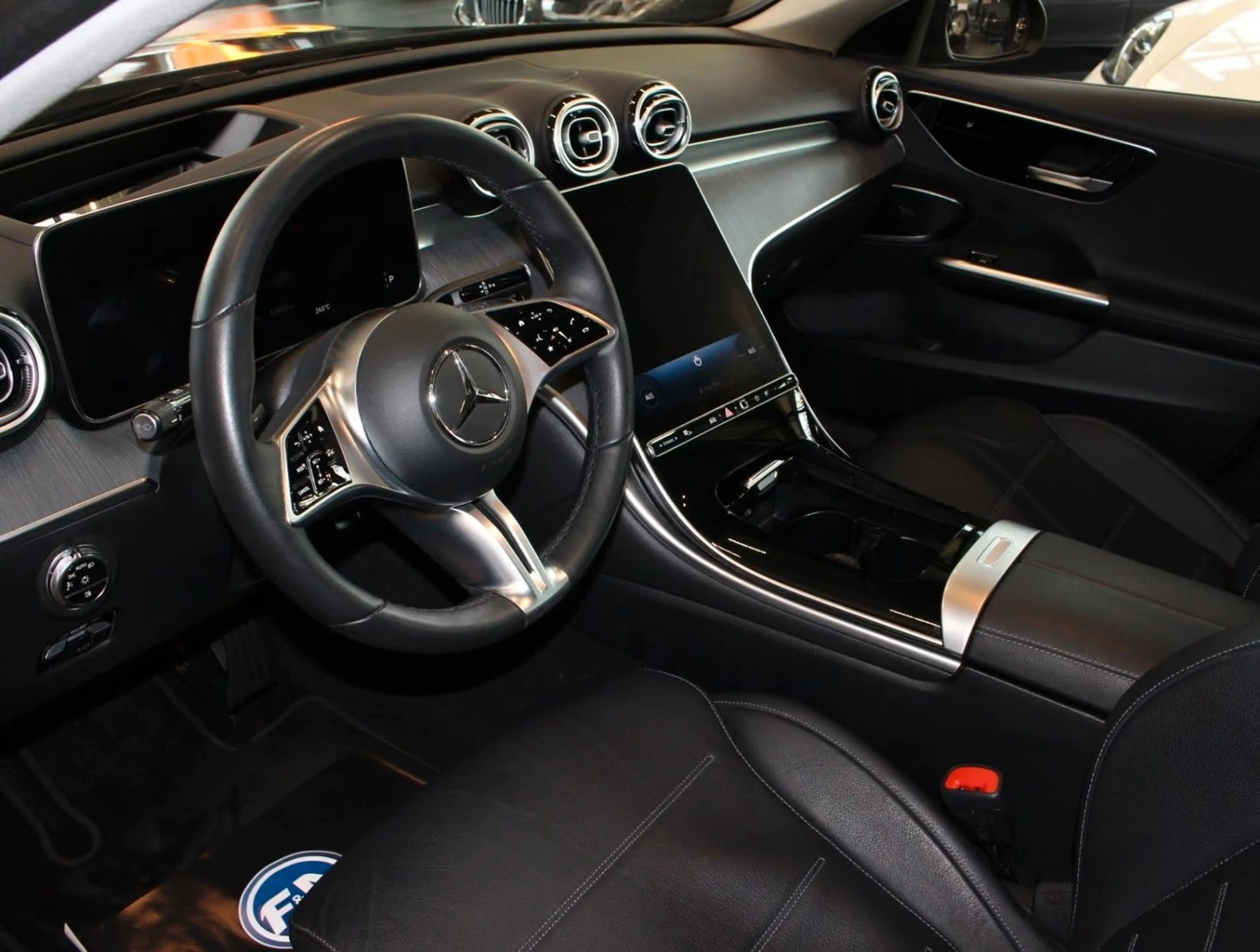 Mercedes-Benz C 220 d Avantgarde HUD+Kamera+1.Hand — photo 12