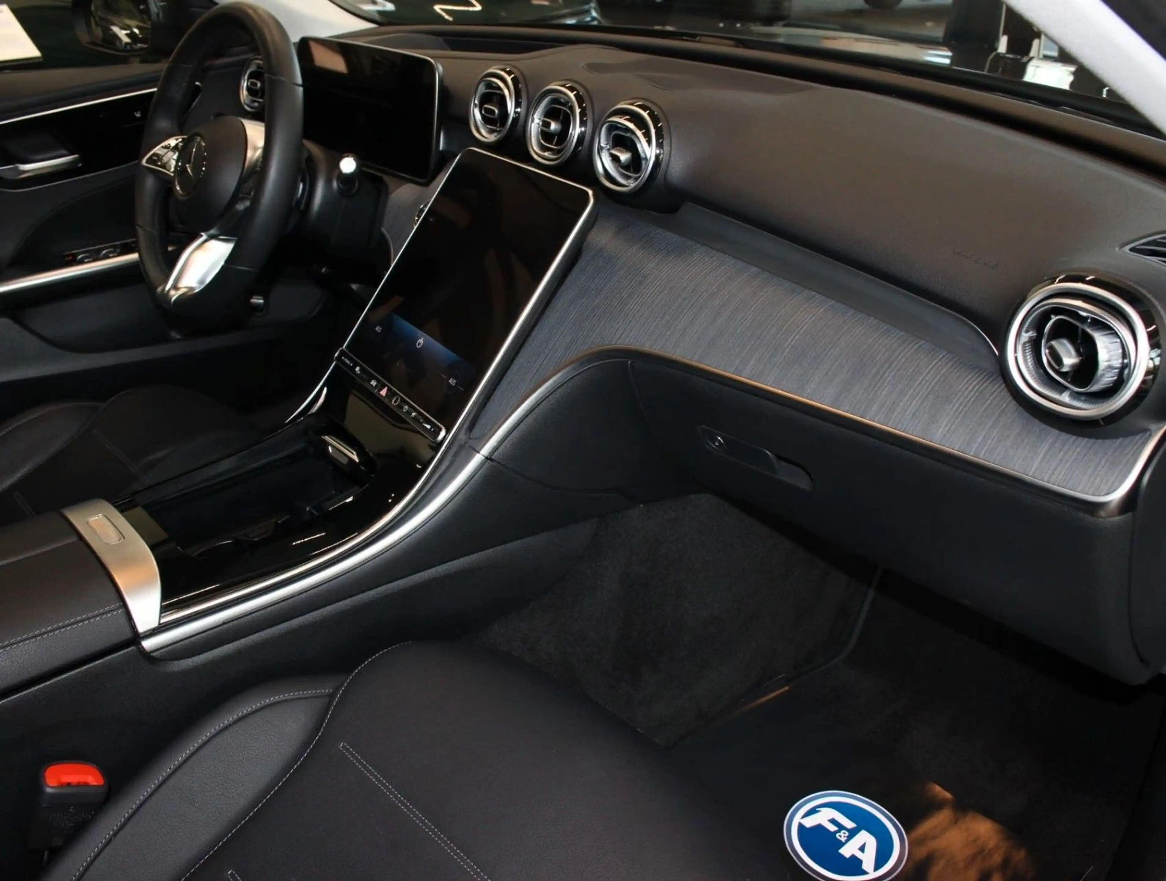 Mercedes-Benz C 220 d Avantgarde HUD+Kamera+1.Hand — photo 9