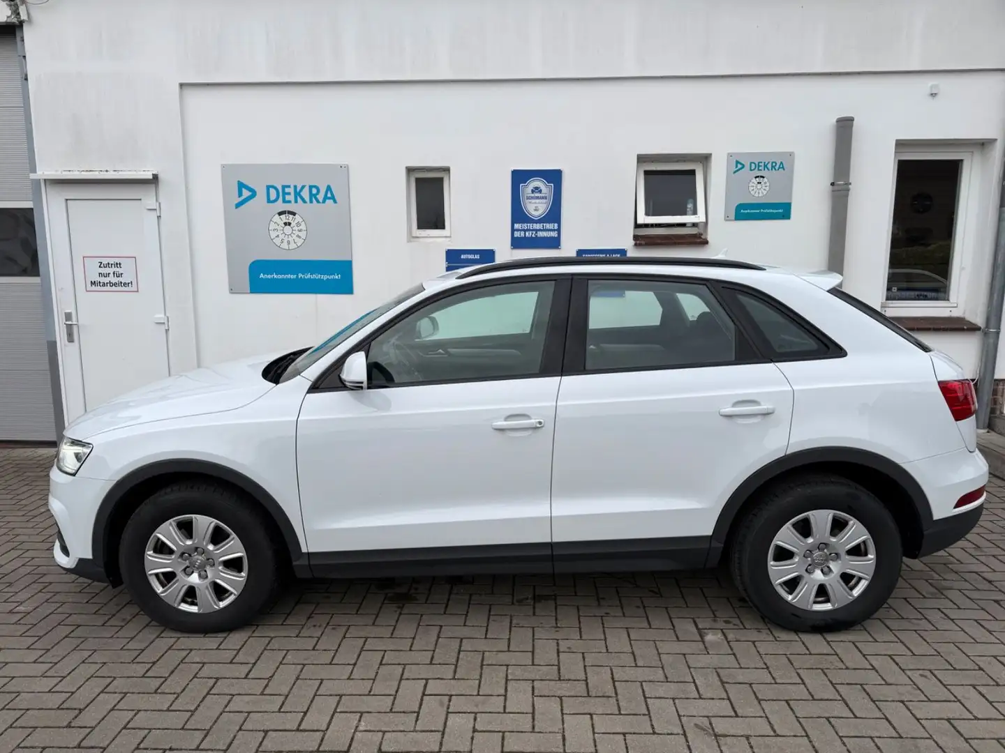 Audi Q3 2.0 TDI QUATTRO*AHK*KAMERA*NAVI* Weiß - 2