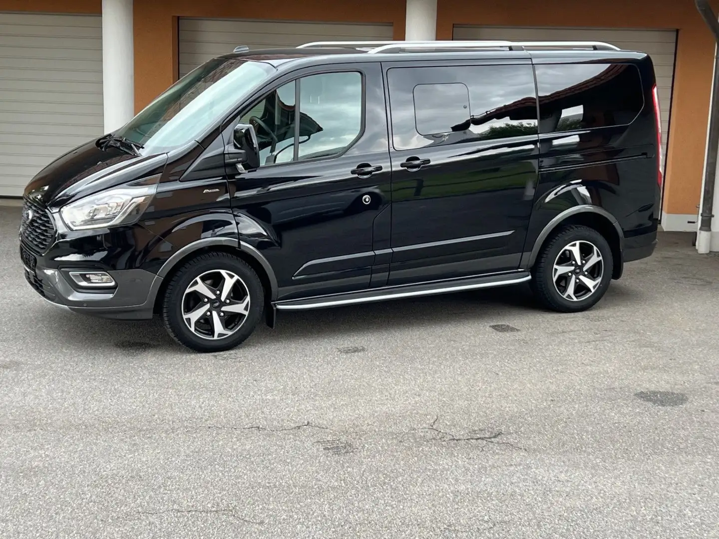 Ford Tourneo Custom ACTIVE L1 Noir - 2