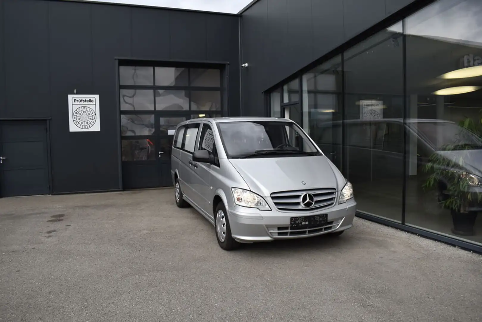 Mercedes-Benz Vito 113 CDI EFFECT lang *LEICHENWAGEN* Silber - 1