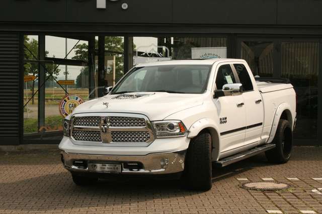 Imagine Dodge RAM 1500 Laramie Quad Cab 5,7 V8 Hemi