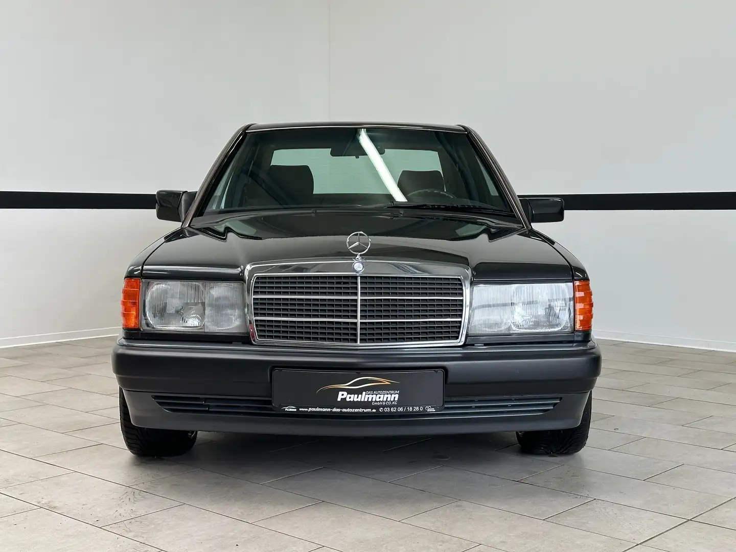 Mercedes-Benz 190 E 2,6 Aut. Traumhafte Historie + alle Unterlagen Noir - 2