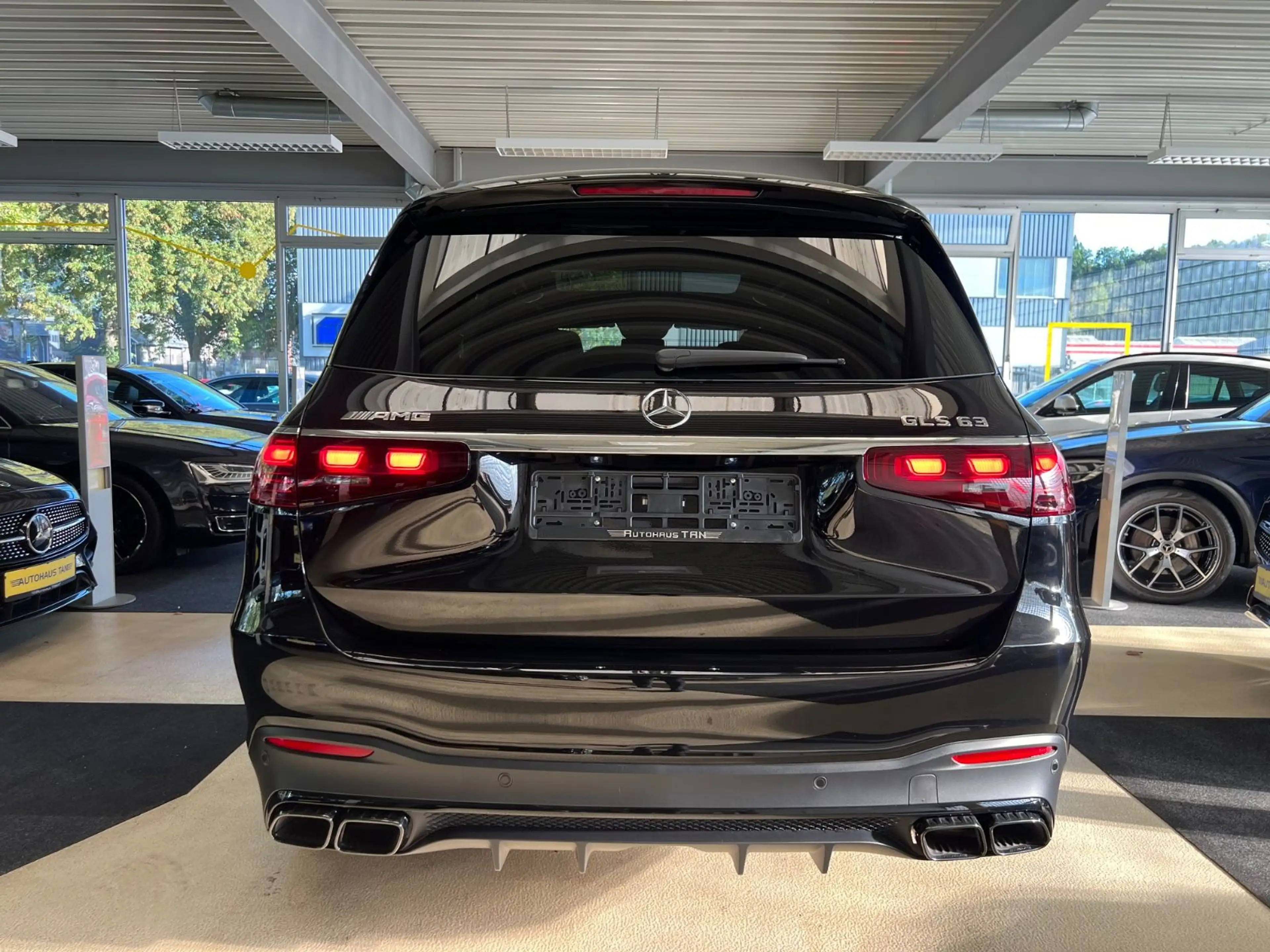 Mercedes-Benz GLS 63 AMG AMG 4 Matic*CARBON*3D BURMESTER*NEUWERTIG — photo 6