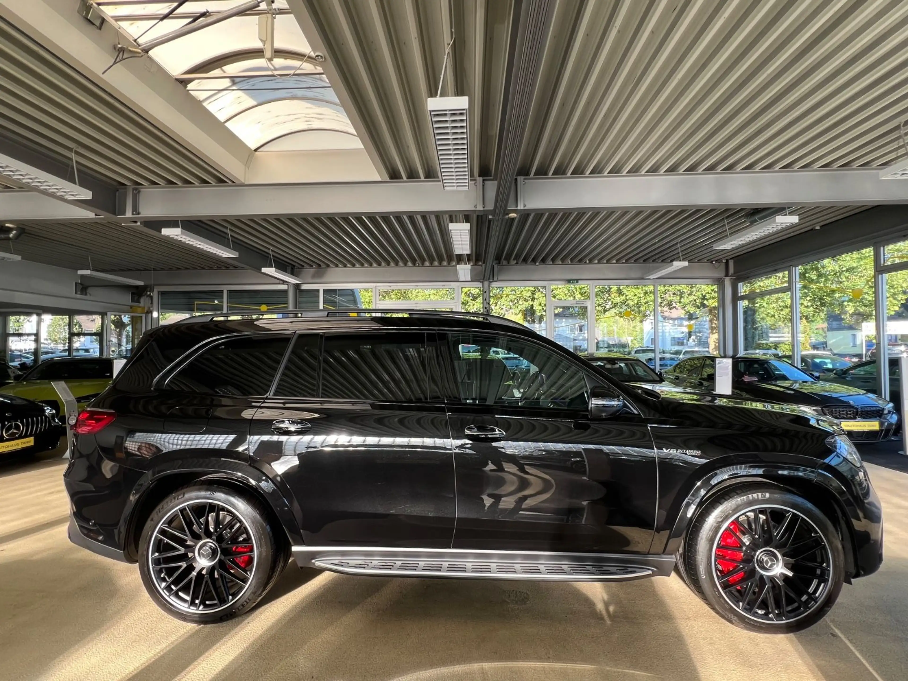 Mercedes-Benz GLS 63 AMG AMG 4 Matic*CARBON*3D BURMESTER*NEUWERTIG — photo 4