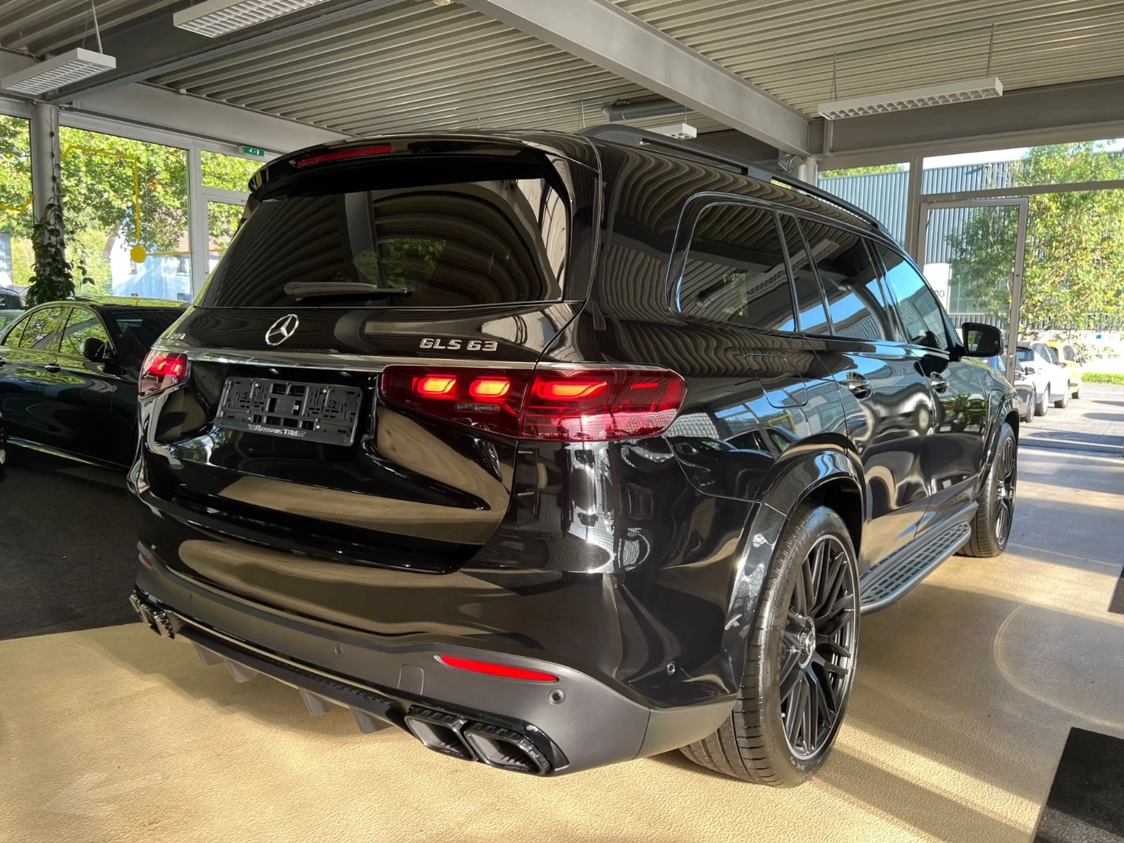 Mercedes-Benz GLS 63 AMG AMG 4 Matic*CARBON*3D BURMESTER*NEUWERTIG — photo 5