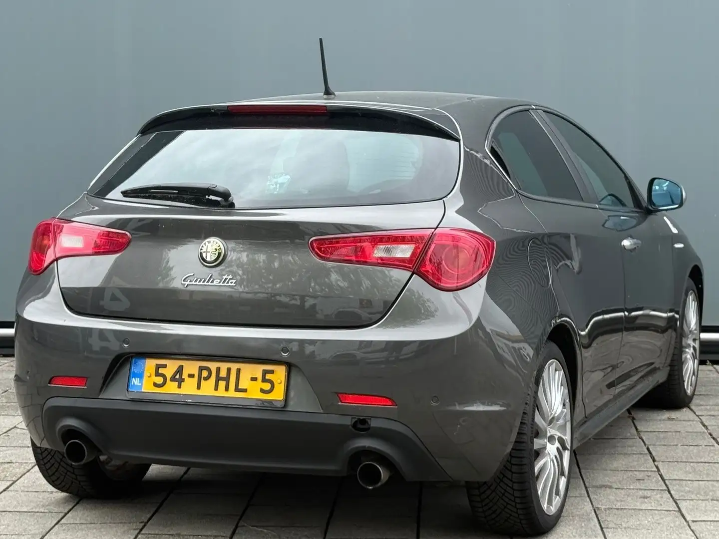 Alfa Romeo Giulietta BWJ 2011 | 1.7 TBi 236PK Quadrifoglio Verde | CLIM Grijs - 2