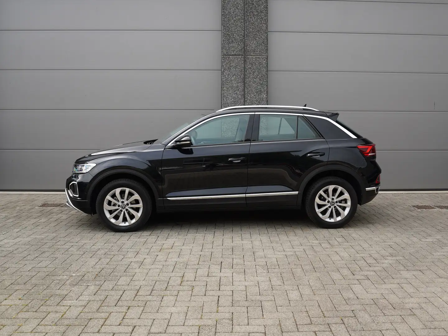 Volkswagen T-Roc 1.5 TSI Style DSG Zwart - 2