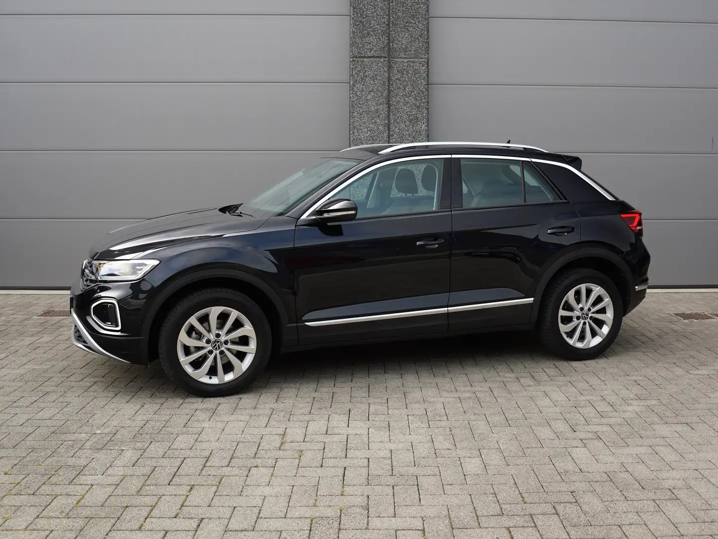 Volkswagen T-Roc 1.5 TSI Style DSG Zwart - 1