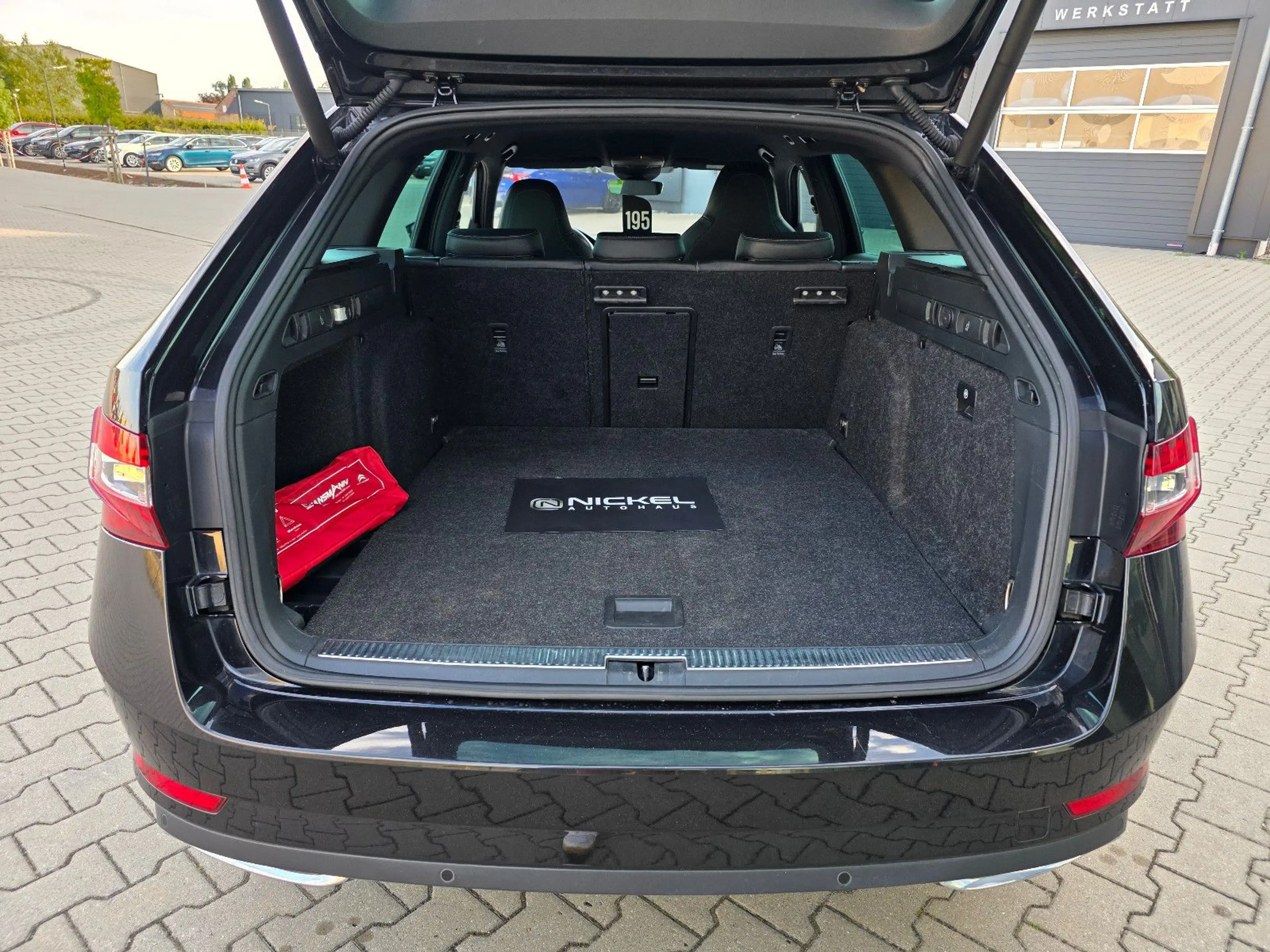 Skoda Superb Combi — photo 6