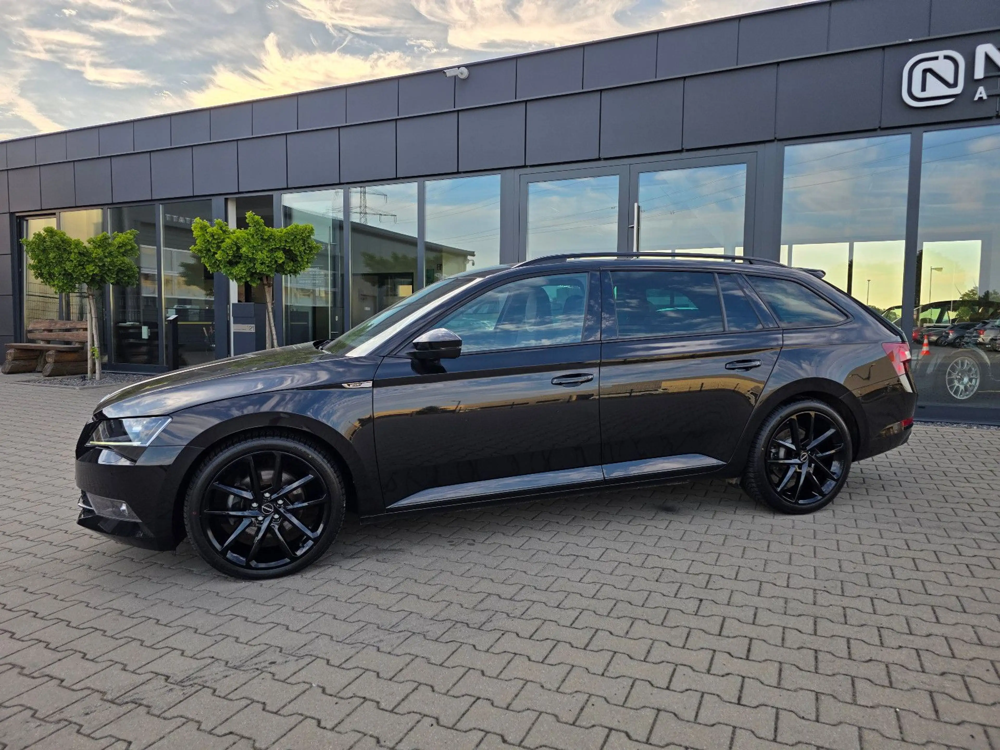 Skoda Superb Combi — photo 12