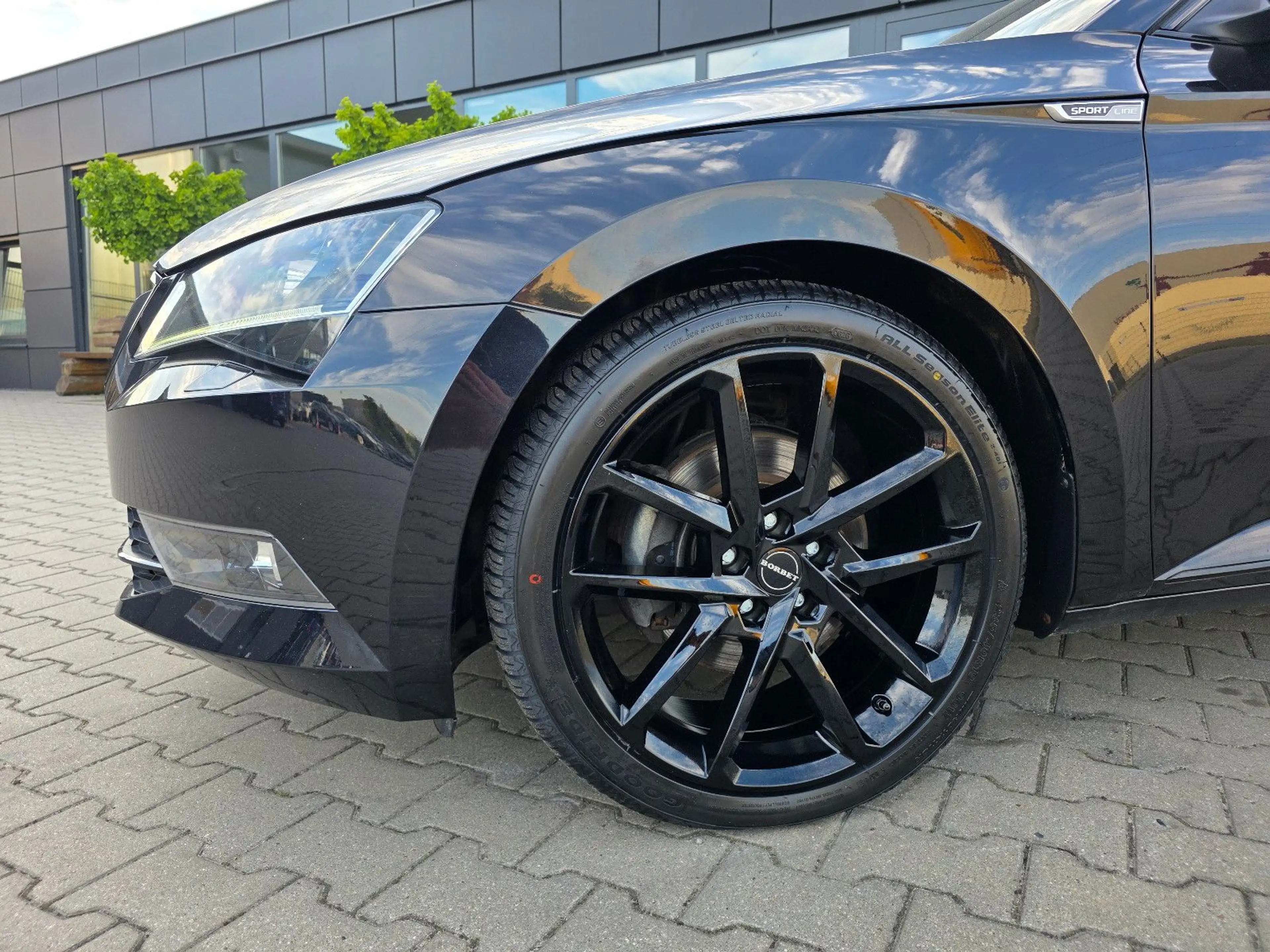 Skoda Superb Combi — photo 13