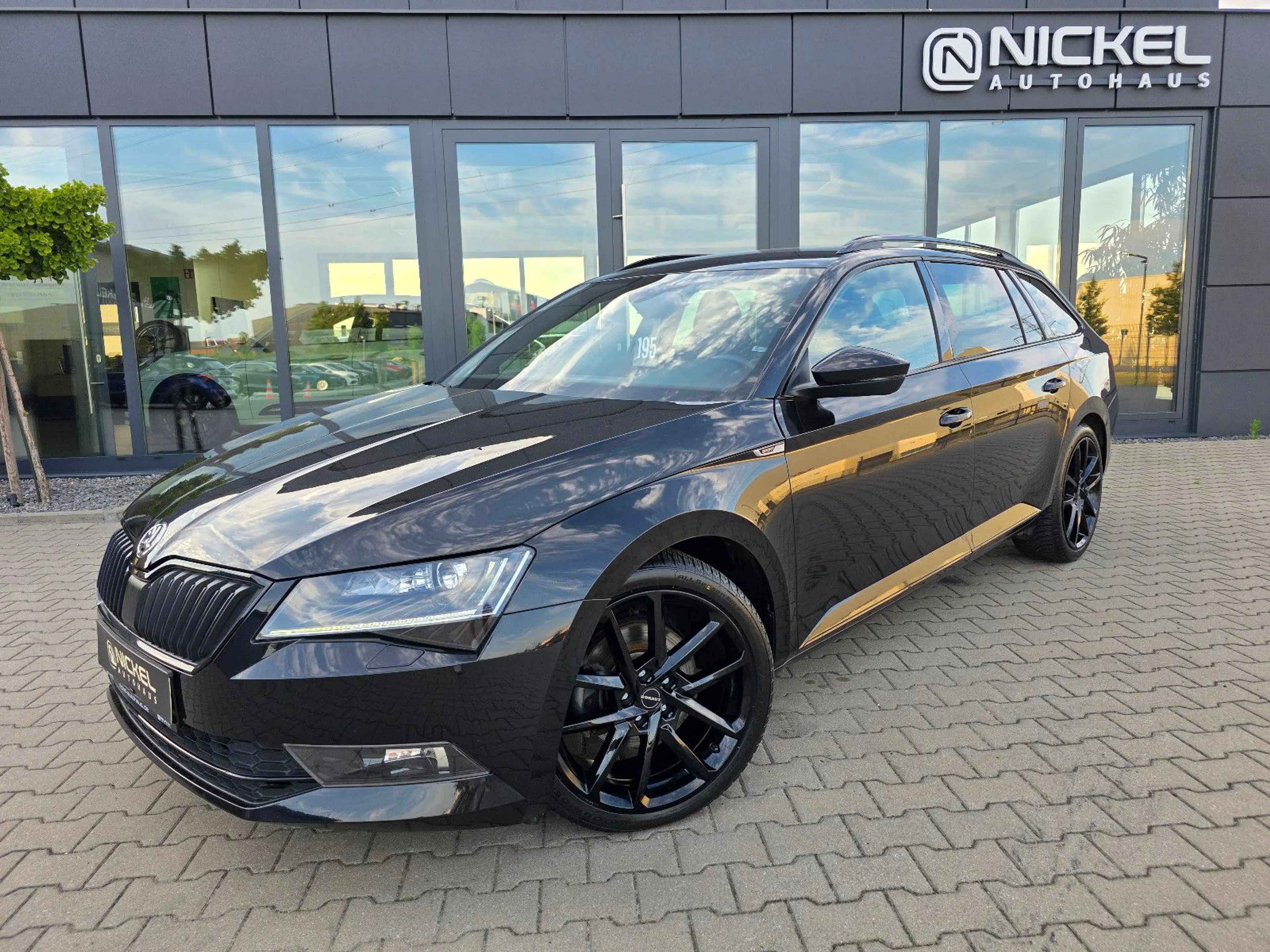 Skoda Superb Combi — photo 2