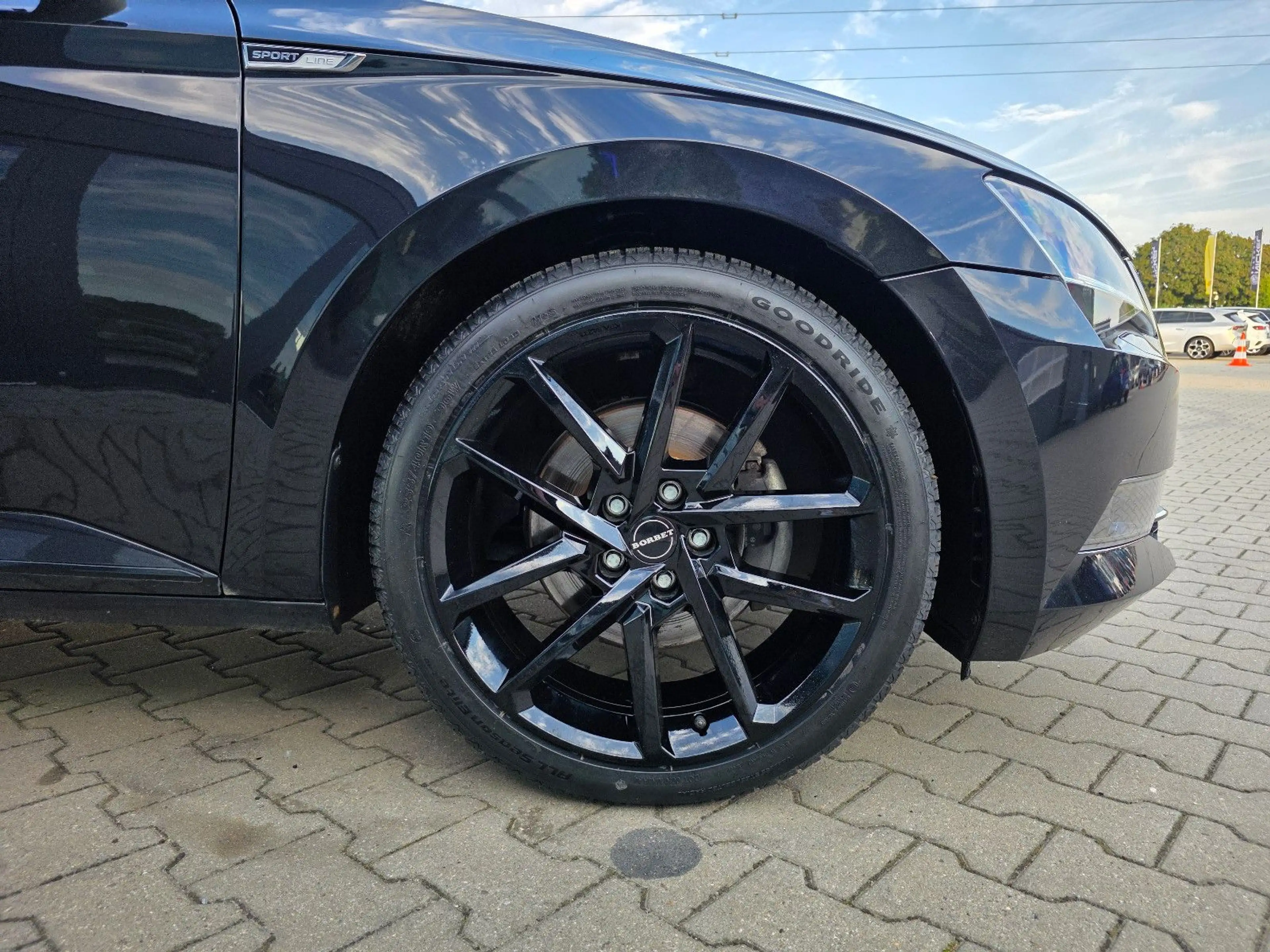 Skoda Superb Combi — photo 14