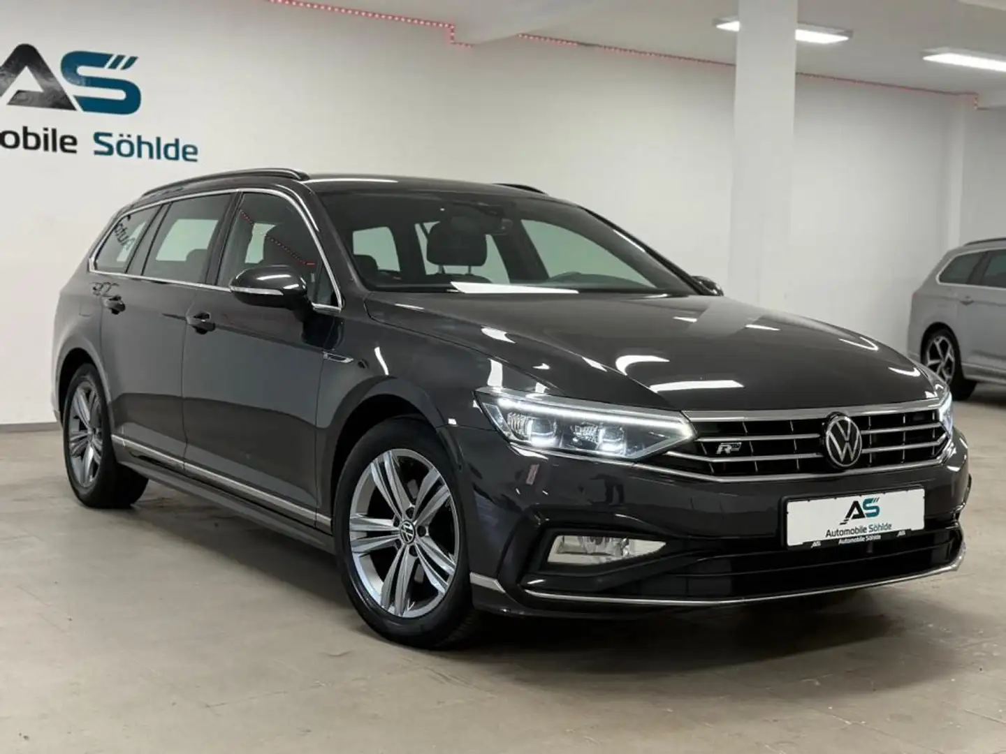 Volkswagen Passat 2.0 TDi R-line DSG Navi/Leder/Matrix/AHK Grau - 1