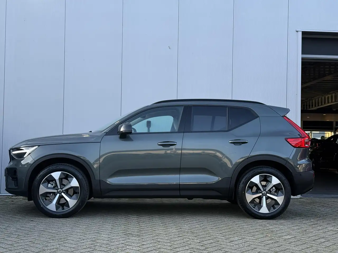 Volvo XC40 2026 — фото 9