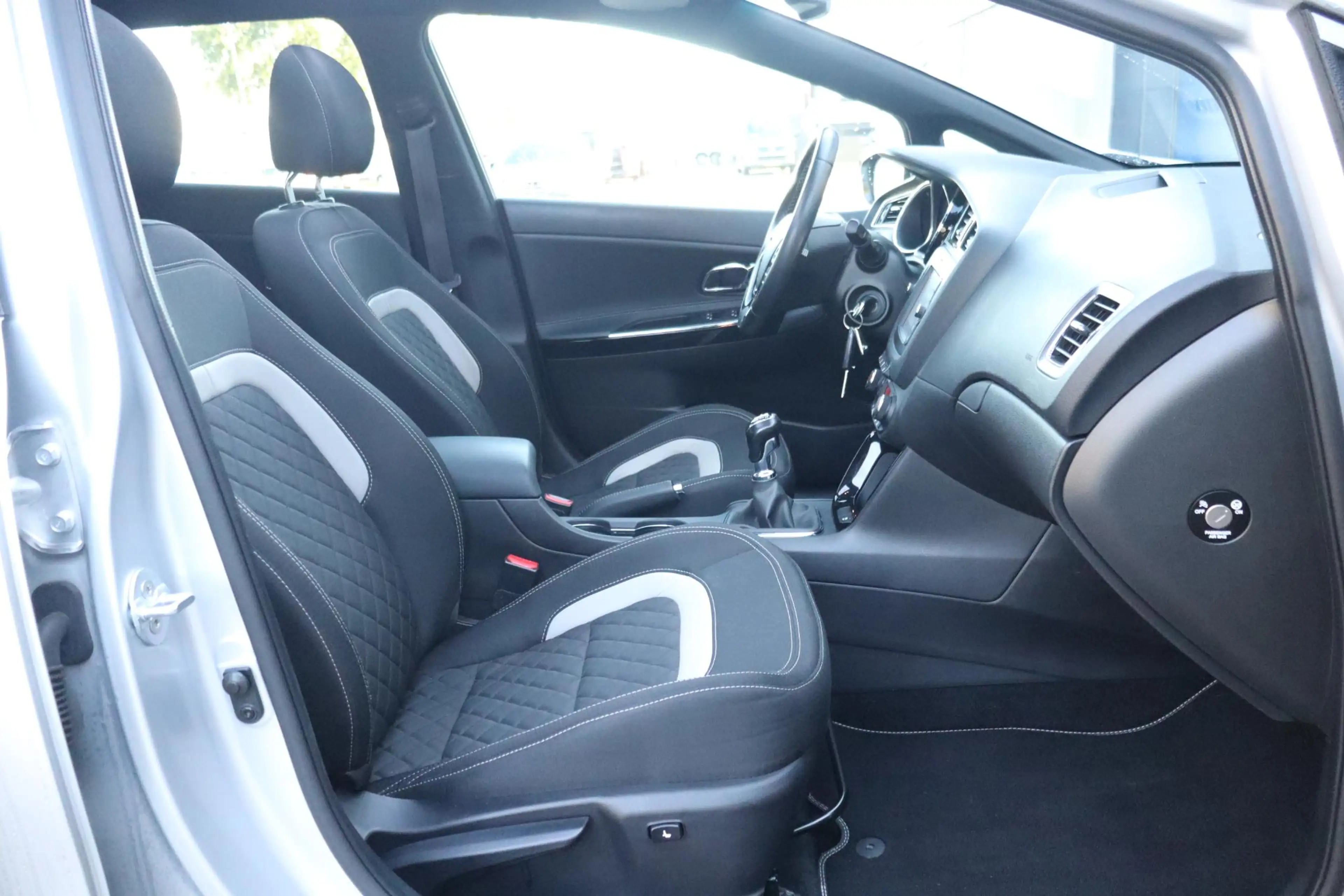 Kia Ceed SW / cee'd SW Sportswagon 1.0 T-GDi GT-Line Summer Edition | Ele — photo 9