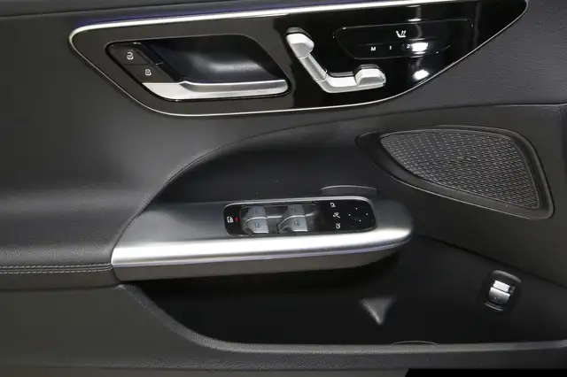 Mercedes-Benz C-Class view 14