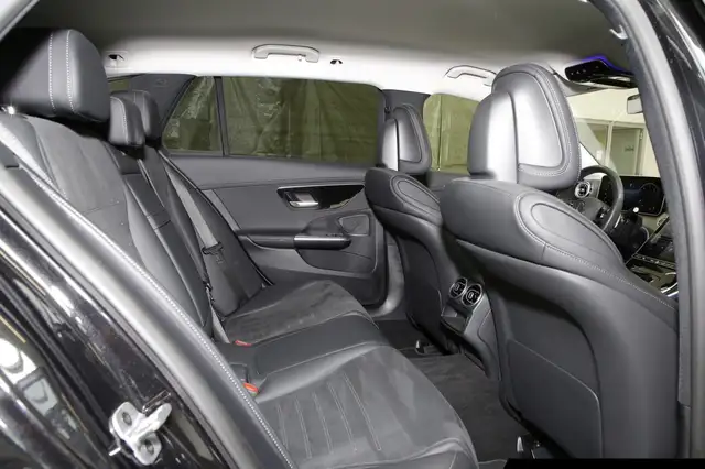 Mercedes-Benz C-Class view 9