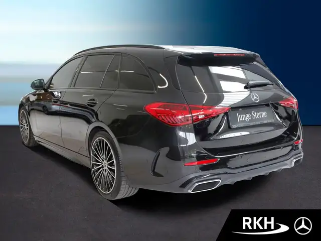 Mercedes-Benz C-Class view 4