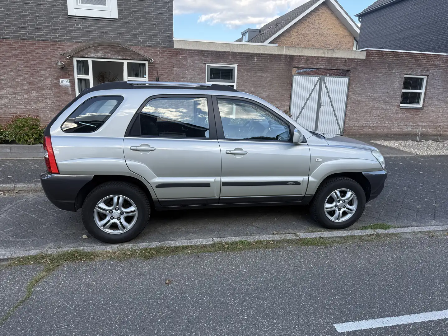 Kia Sportage 2.0 CVVT X-ecutive Vert - 2