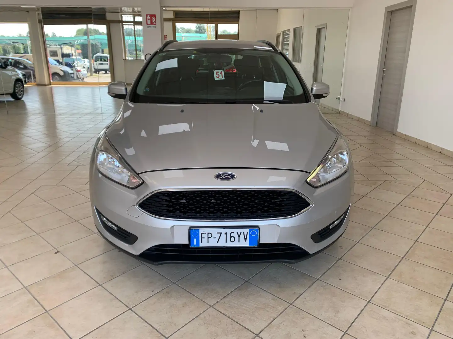 Ford Focus Focus SW 1.5 tdci Titanium Business s Grijs - 2