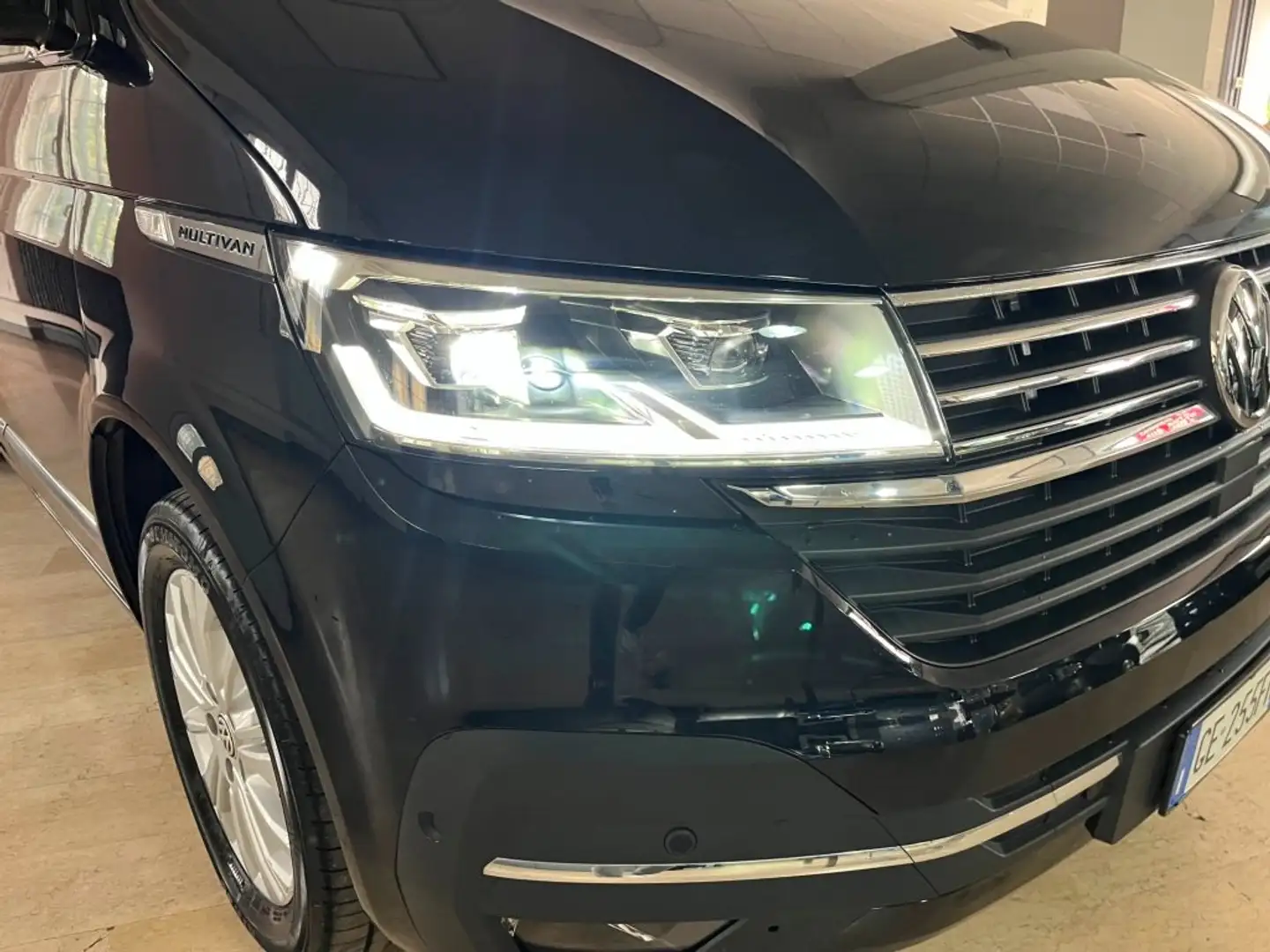 Volkswagen T6.1 Multivan Multivan T6.1 Highline 150cv dsg 7p Noir - 2