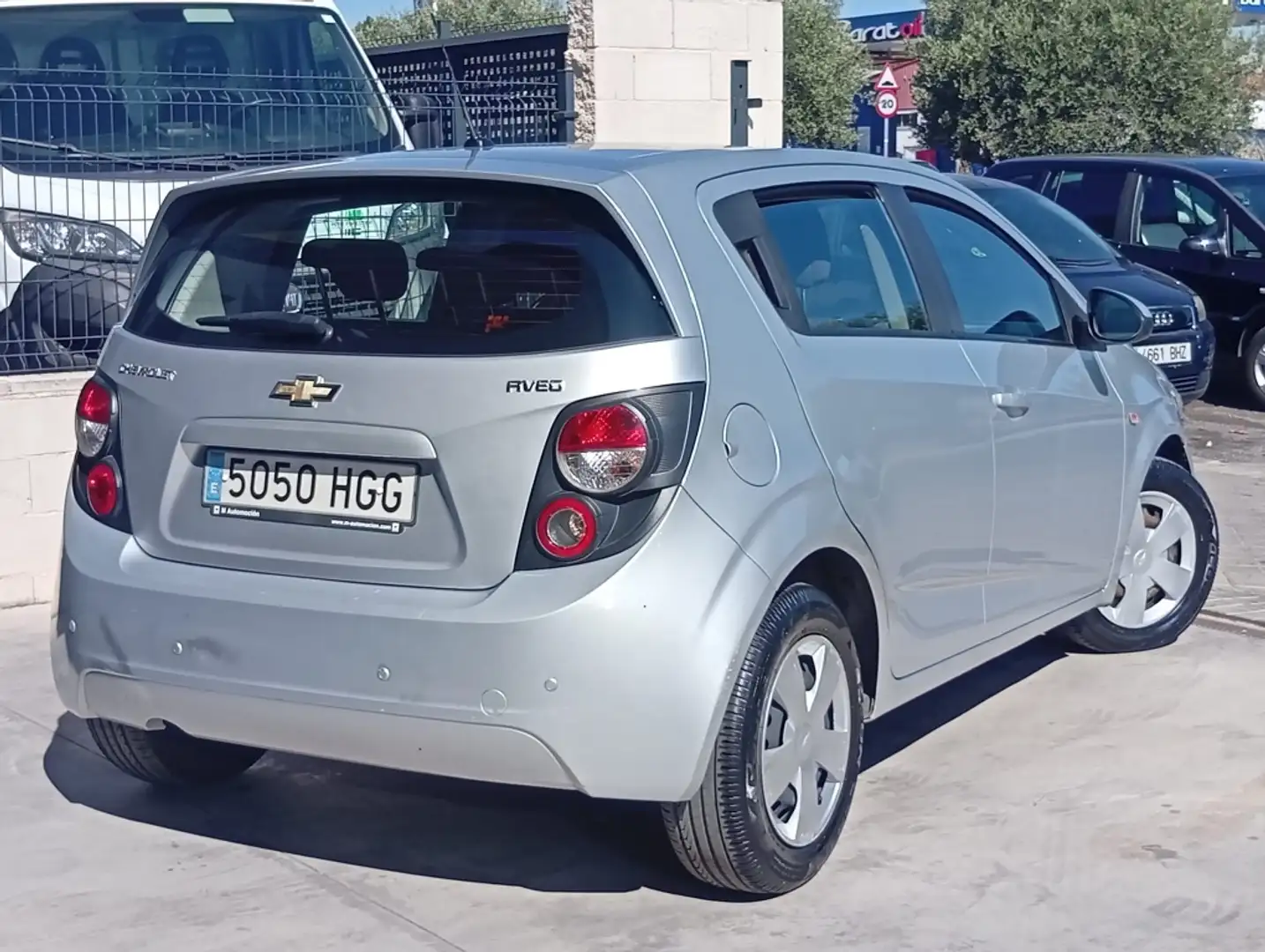 Chevrolet Aveo 1.4 16v LT+ Plateado - 2