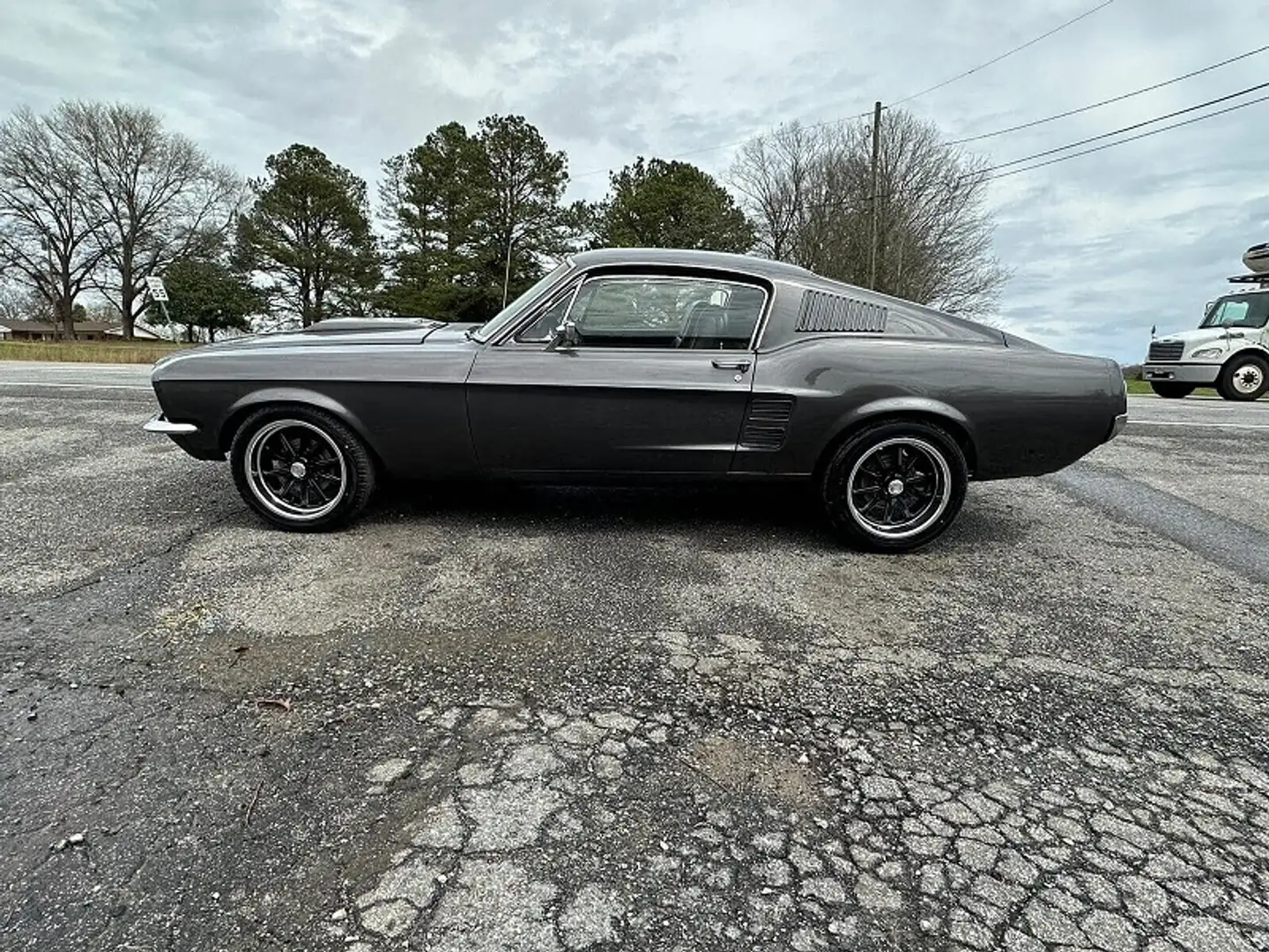 Ford Mustang Fastback - 2