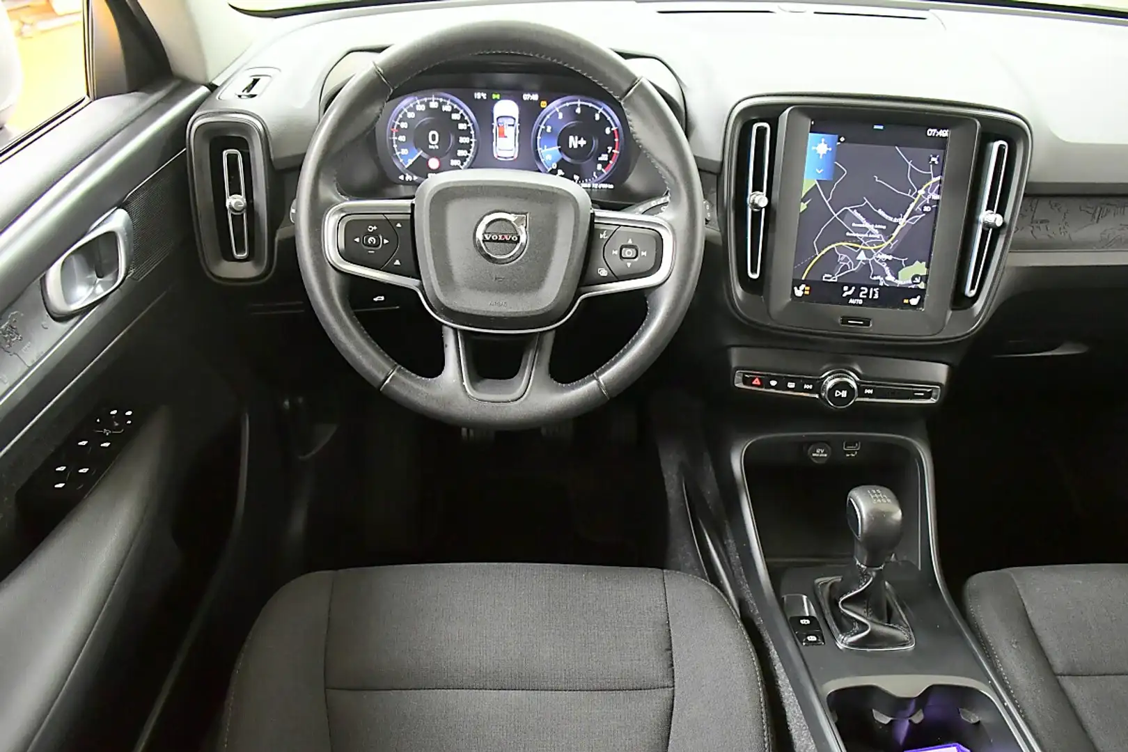 Volvo XC40 T2 Momentum Core Weiß - 2
