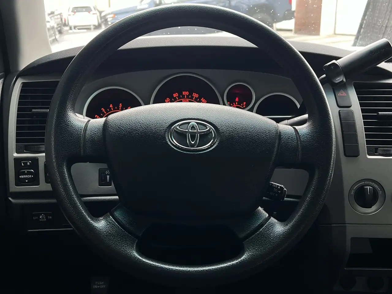 Toyota Tundra снимка Toyota Tundra