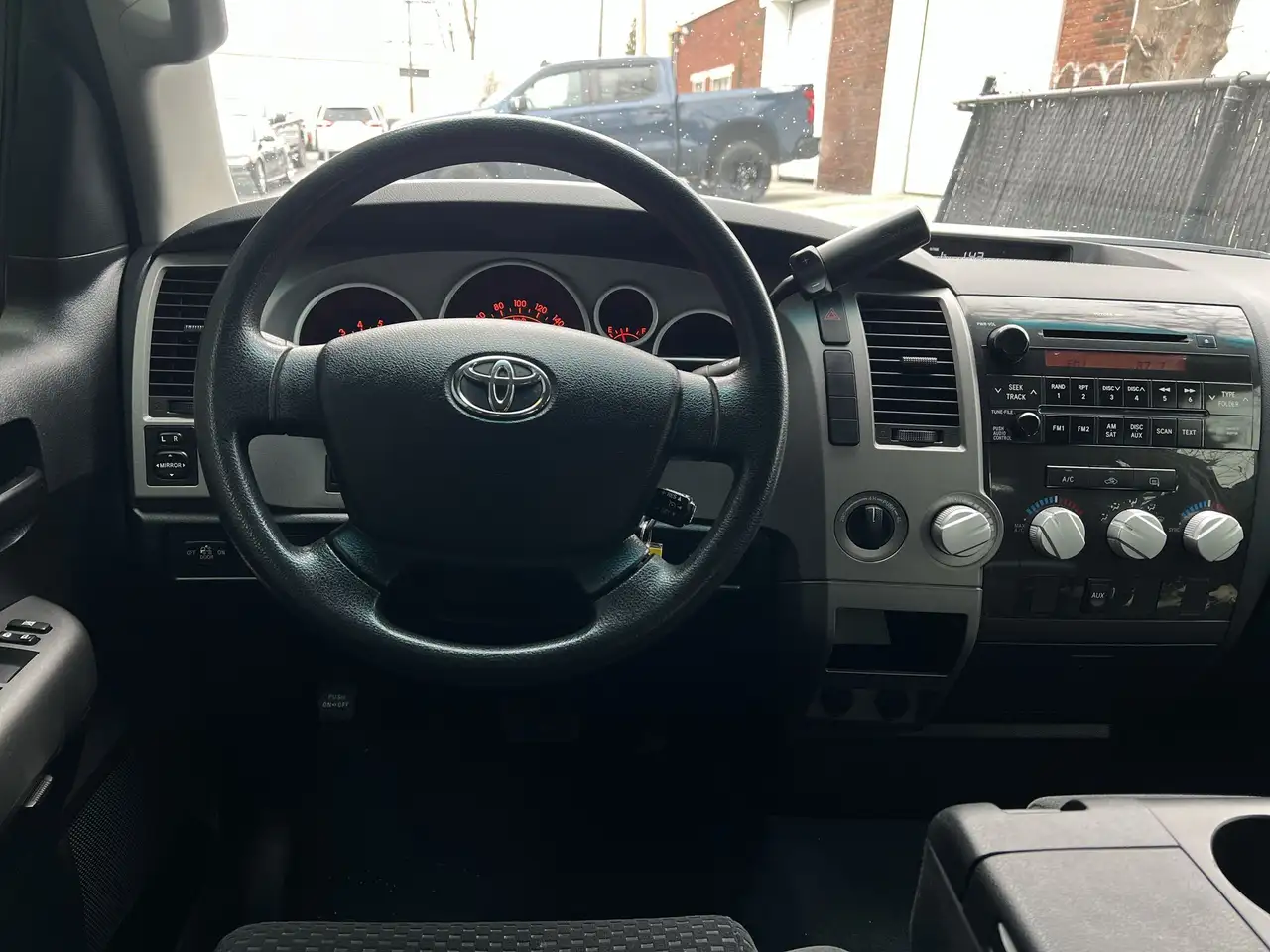 Toyota Tundra снимка Toyota Tundra