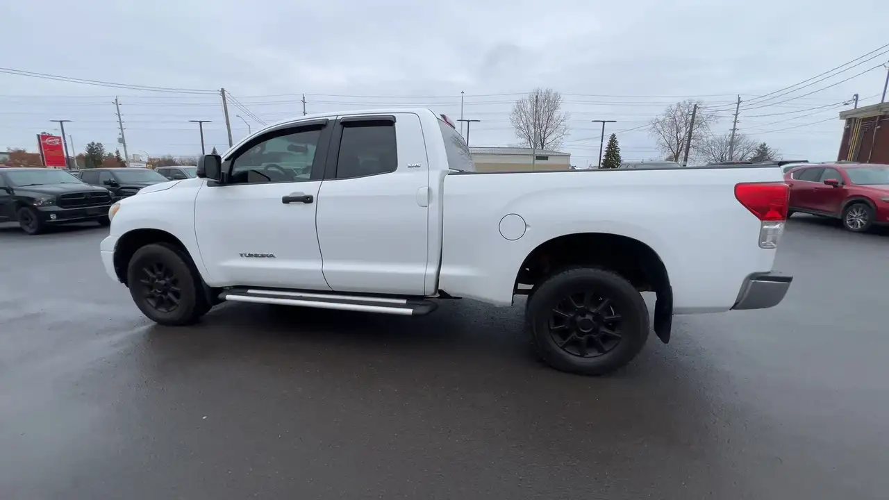Toyota Tundra снимка Toyota Tundra