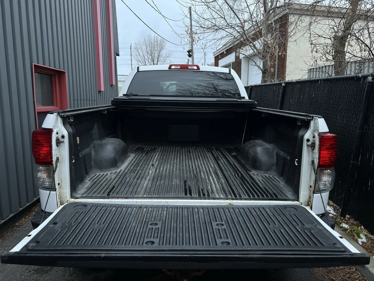 Toyota Tundra снимка Toyota Tundra