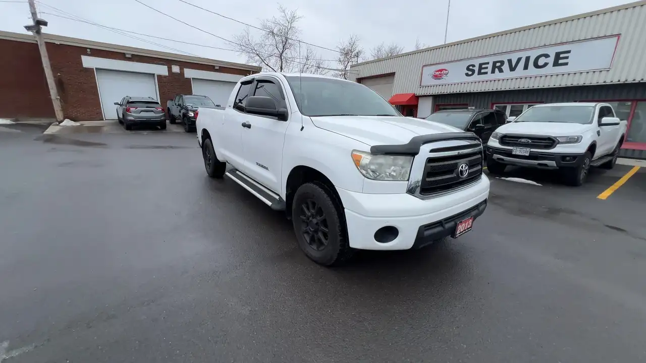 Toyota Tundra снимка Toyota Tundra