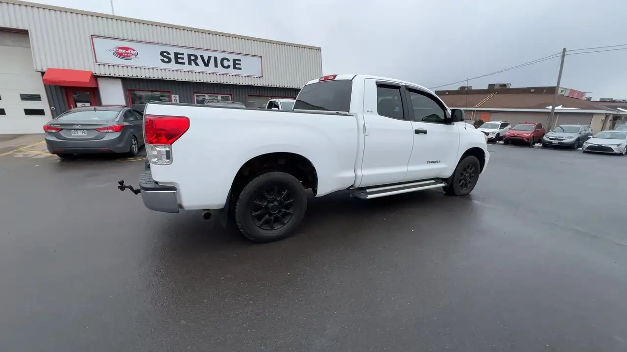 Toyota Tundra снимка Toyota Tundra