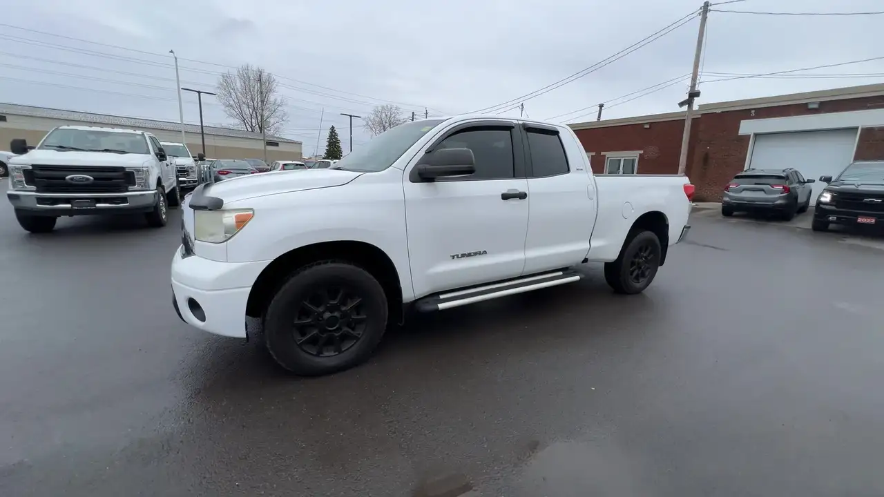 Toyota Tundra снимка Toyota Tundra