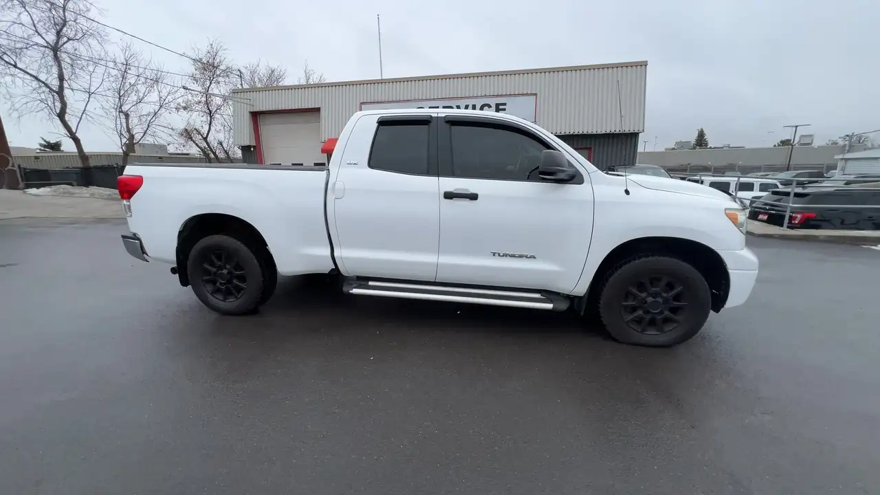 Toyota Tundra снимка Toyota Tundra