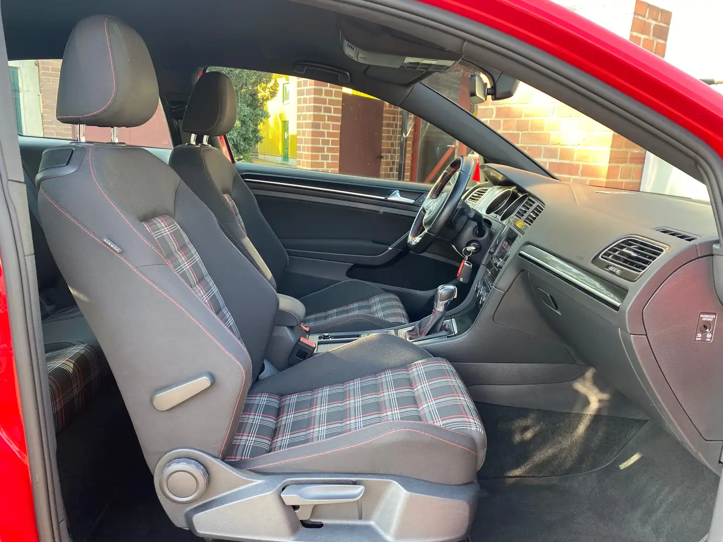 Volkswagen Golf GTI GTI - AHK - Sitzheizung - Automatik !!! Rot - 2