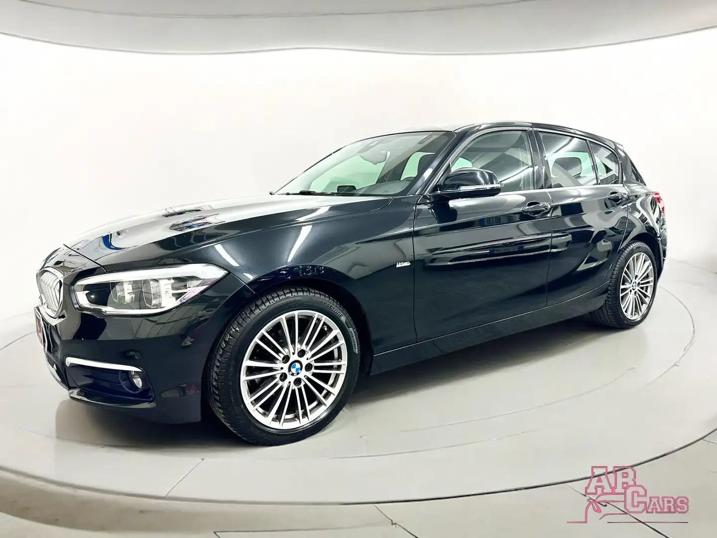 BMW 116 116d 5p. Urban Zwart - 1