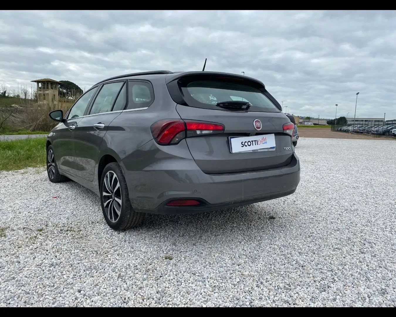 Fiat Tipo Station Wagon 1.6 Multijet Lounge Gris - 2
