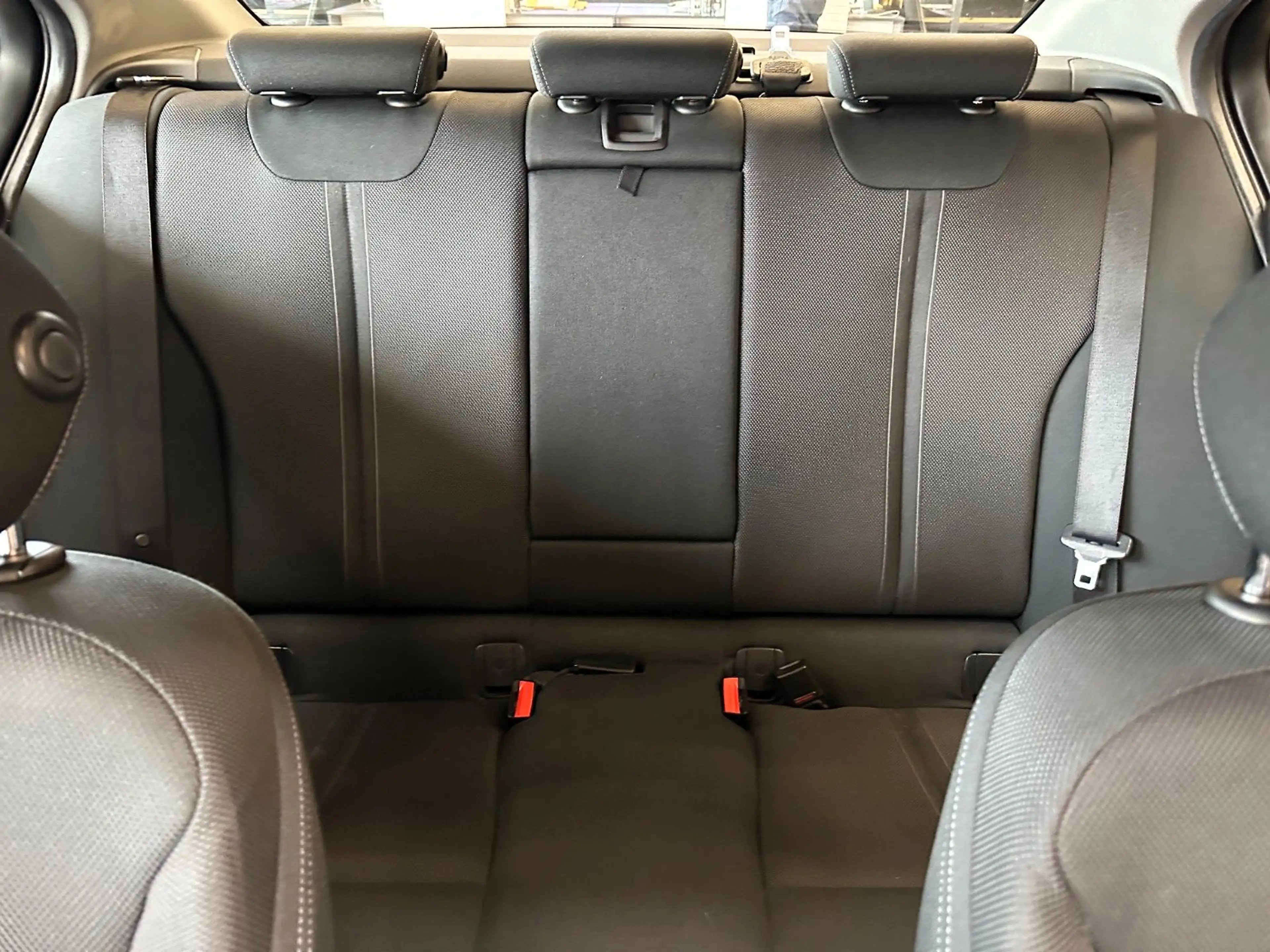BMW 325 *KEYLESS*PANO*1.HAND*TÜV02/28*2-ZONEN*ACC*PDC — photo 11