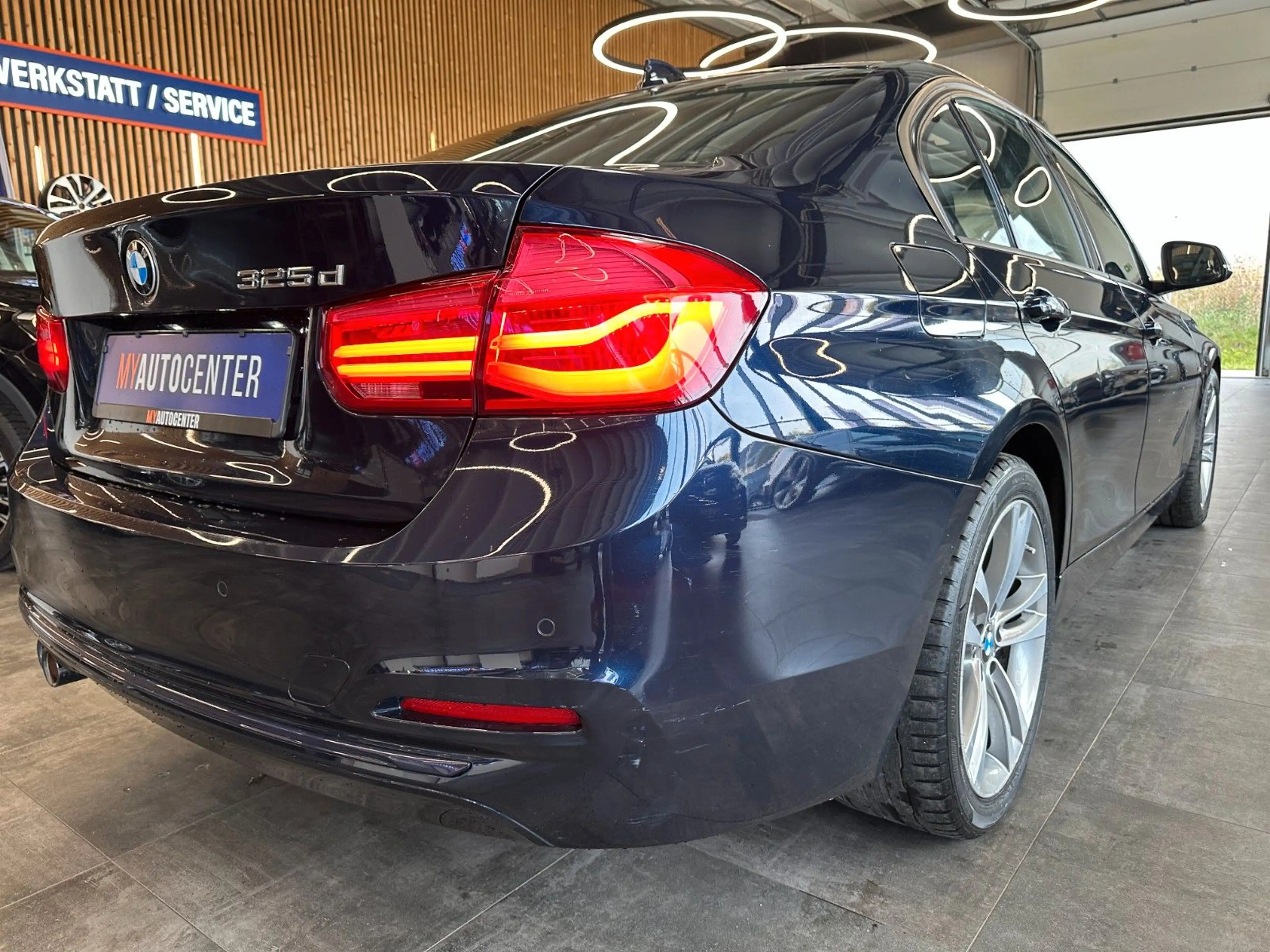 BMW 325 *KEYLESS*PANO*1.HAND*TÜV02/28*2-ZONEN*ACC*PDC — photo 2