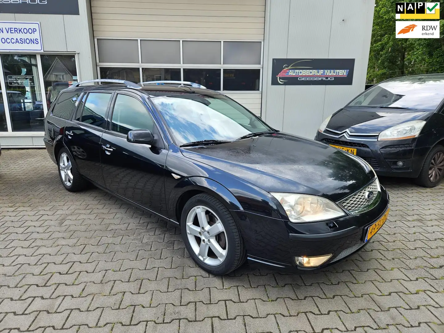 Ford Mondeo Wagon 1.8-16V Platinum Noir - 1